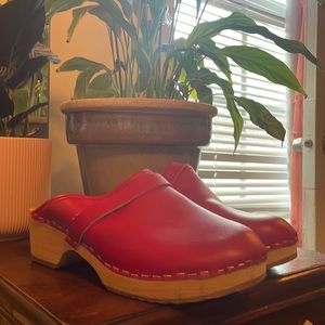 OG clogs small size 7